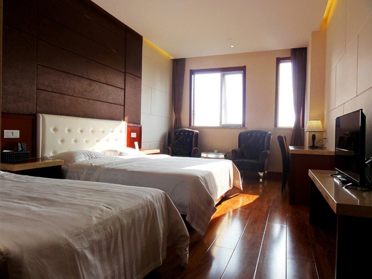 Hua Qi Kaiserdom Hotel Zhongshan Road St Michael'S Cathedral And Zhanqiao Pier Qingdao Exterior foto