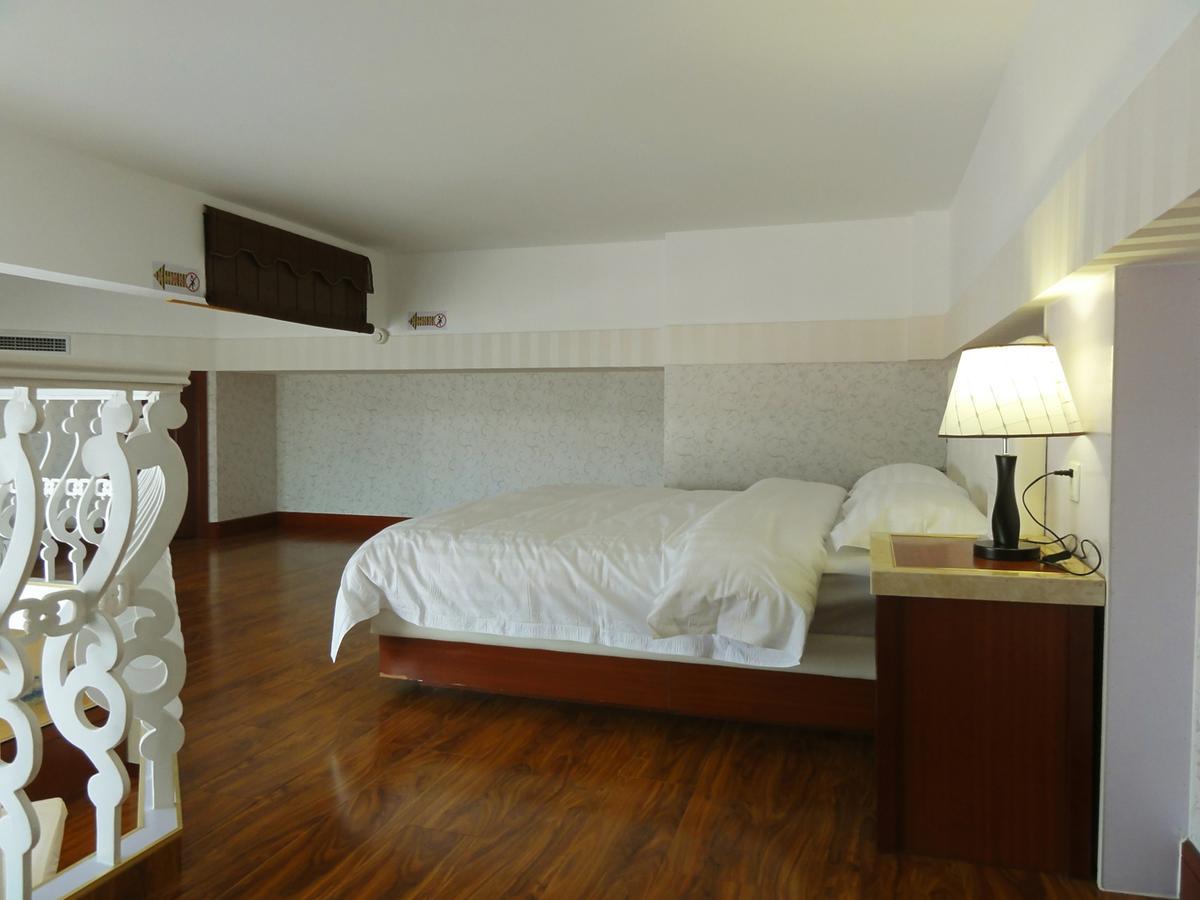 Hua Qi Kaiserdom Hotel Zhongshan Road St Michael'S Cathedral And Zhanqiao Pier Qingdao Exterior foto